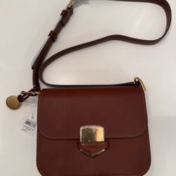 Fossil Lennox Leather Crossbody Bag – Elegant & Functional