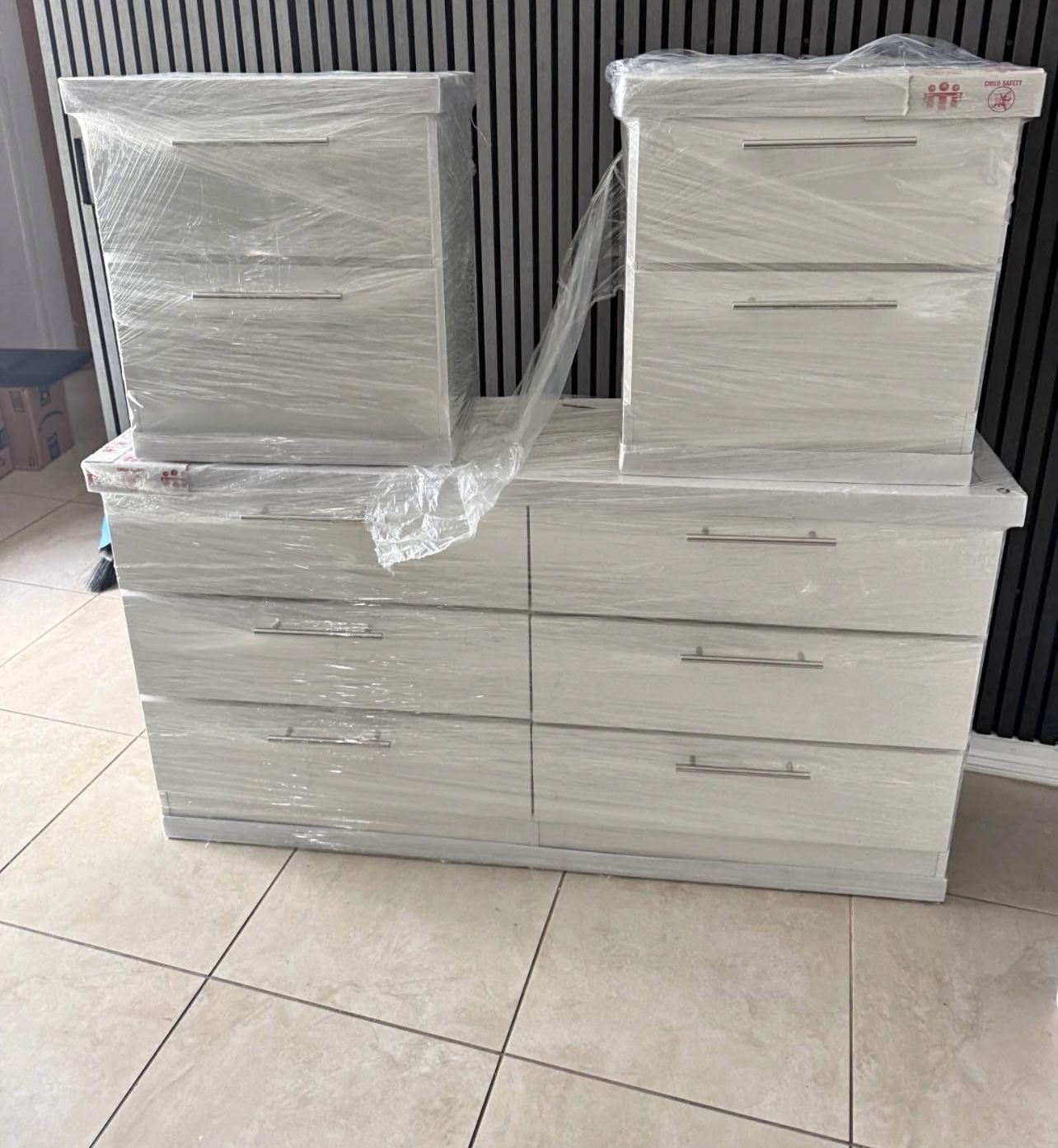 Dresser And 2 Nightstands - Cómoda Y 2 Mesitas De Noche