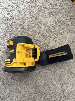 DEWALT XR 20-Volt Brushless Variable Speed Random orbital Cordless Sander with Dust Management (Battery Not Included)