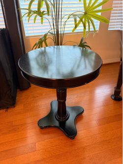 Black Circle Side Table