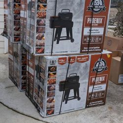 NEW Pit Boss Phoenix Wood Pellet & Charcoal Grill 