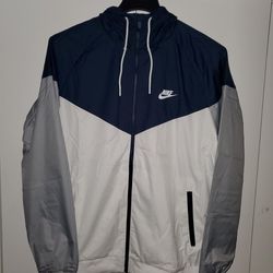 Brand New Nike Wind Runner  Wind Breaker