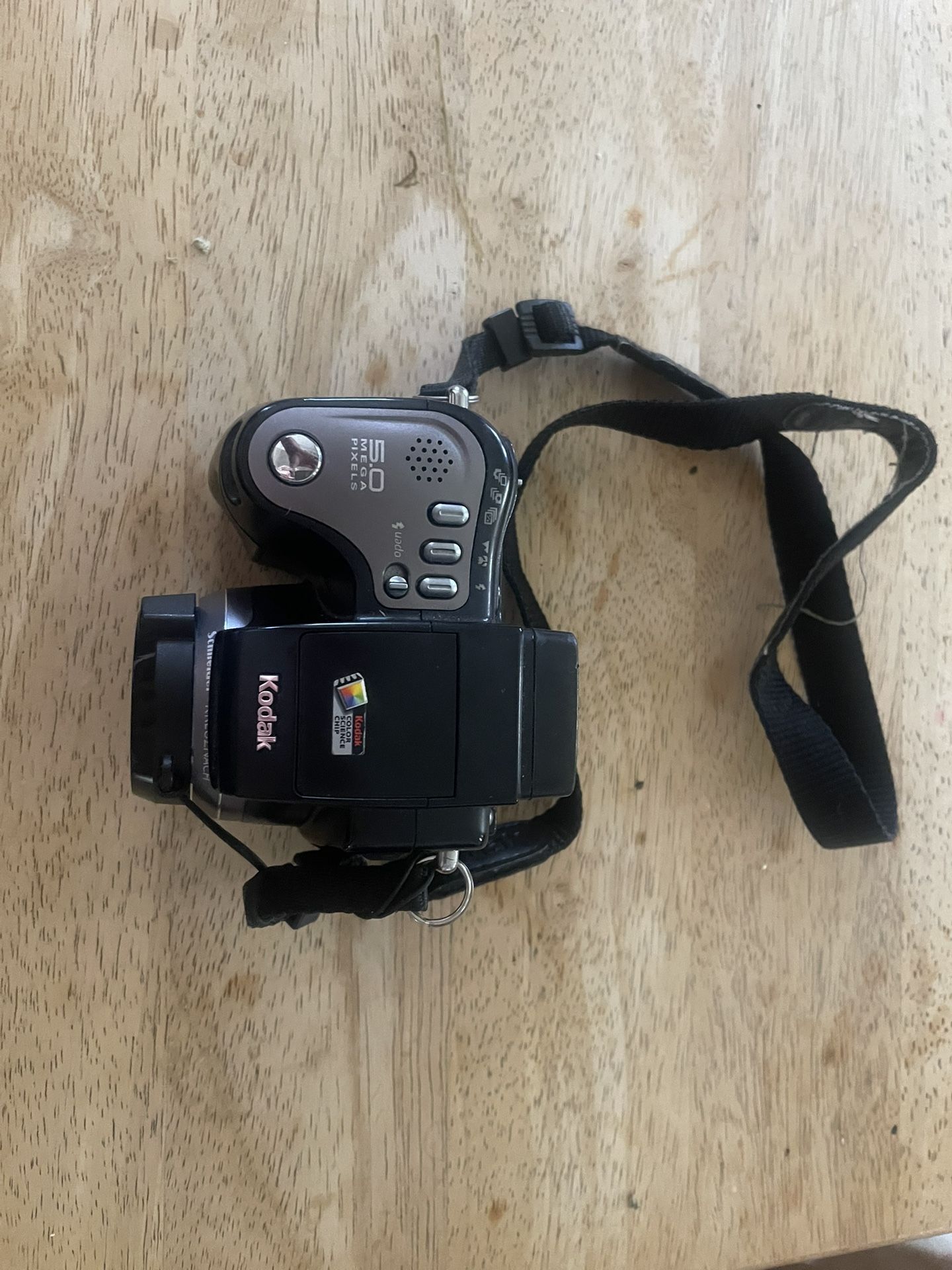 Kodak EasyShare DX7590 is a 5.0 digital camera