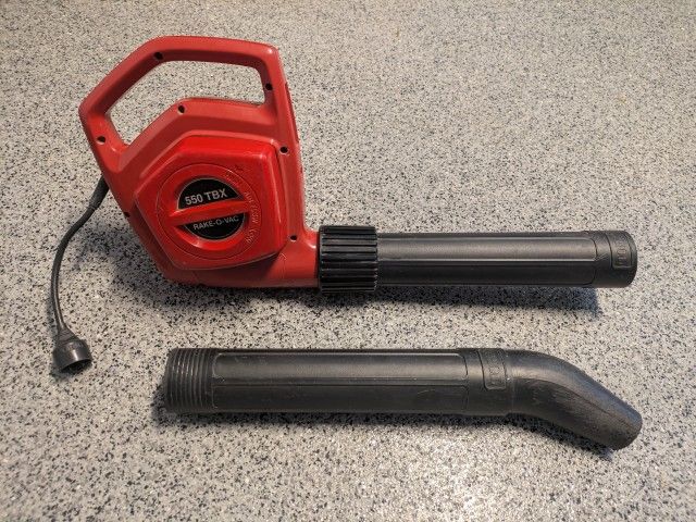 Toro 550 TBX Rake-O-Vac (Leaf Blower), Corded Electric