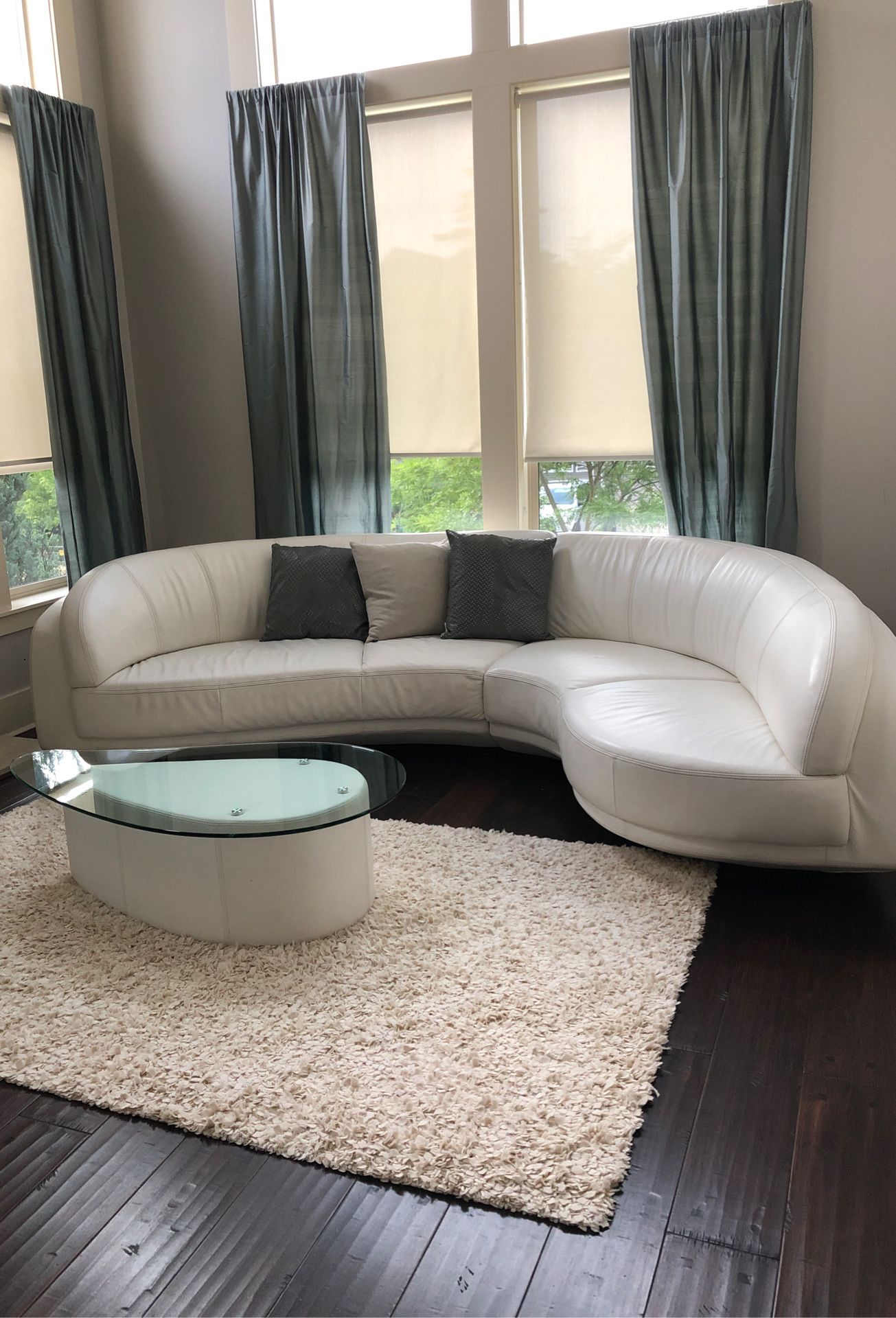 White leather couch w/ matching table