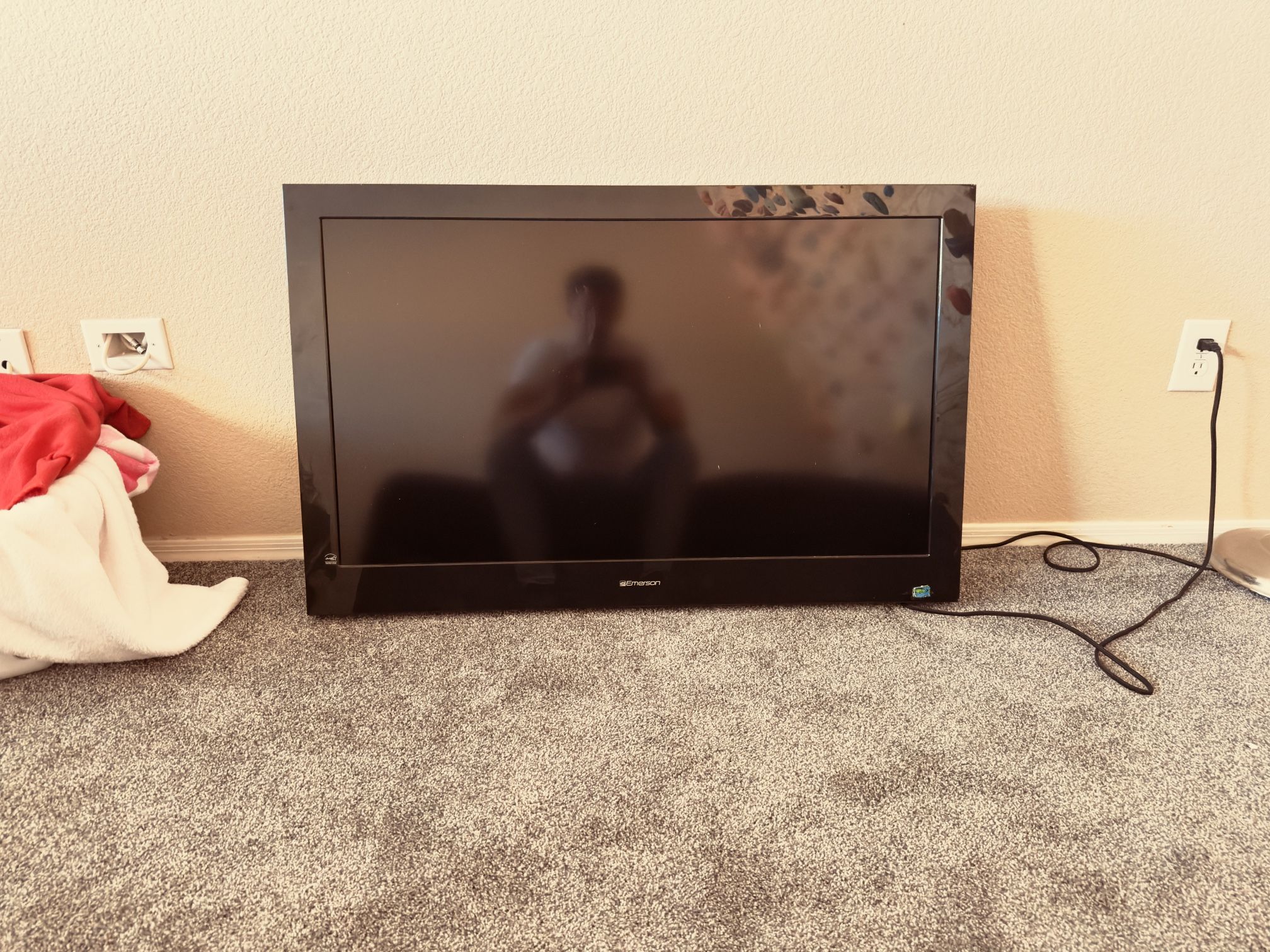 40” Tv And Wall Mount