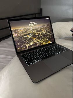 MACBOOK AIR 13inch $400 or best offer. Nothing below $325