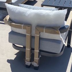 🔥  GREAT DEAL! LUXURY OUTDOOR CUSHIONS (NEW IN BOX)