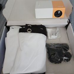 Projector And Crease Free Screen
