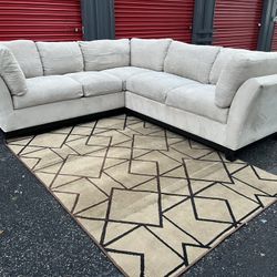 Sectional Couch!! Delivery Available 🚚!! Dimensions: 115” x 107” Length x 31” Height x 42”’Depth