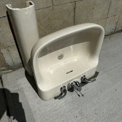 Pedestal Sink