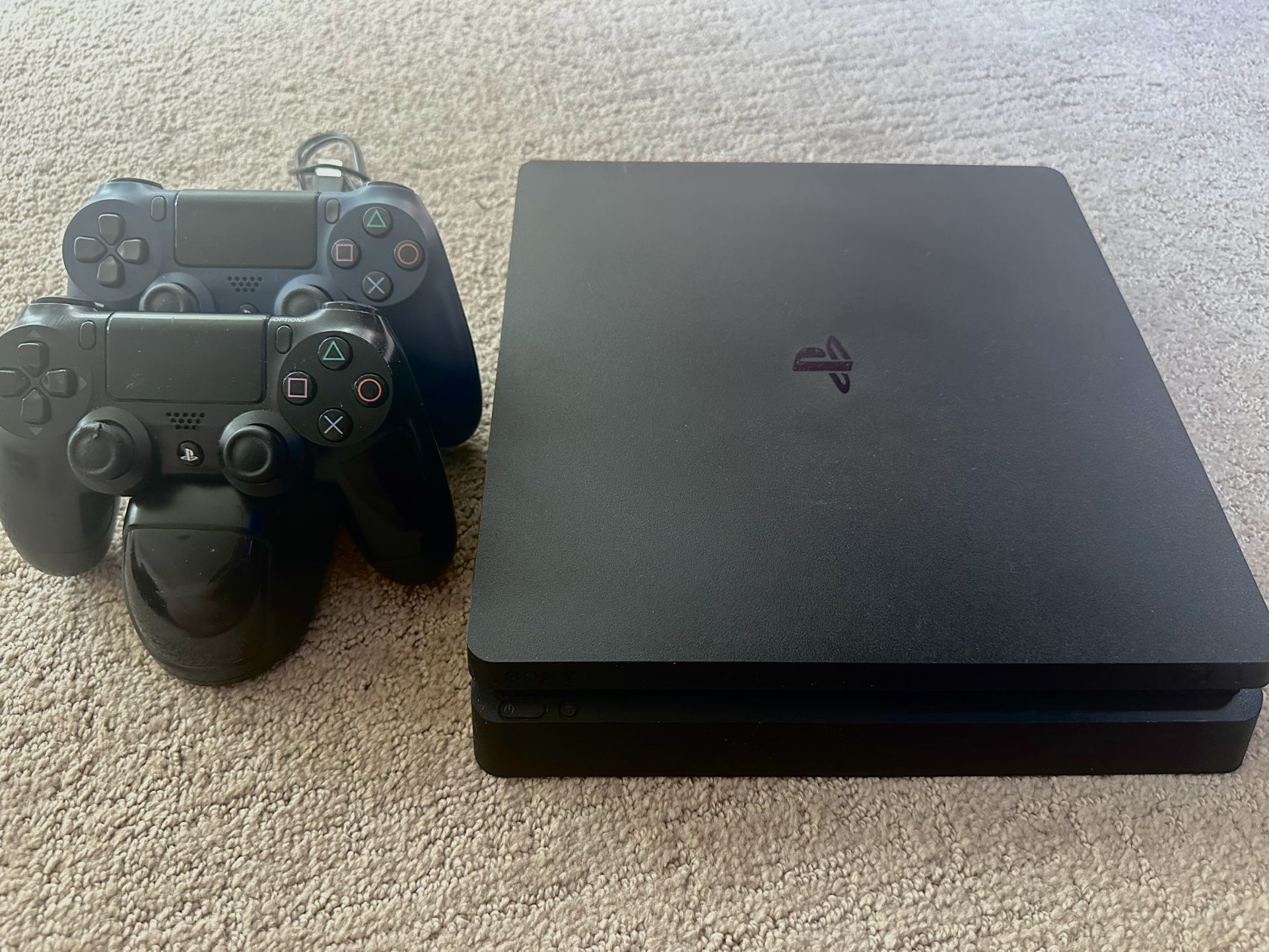 PS4 And Controllers