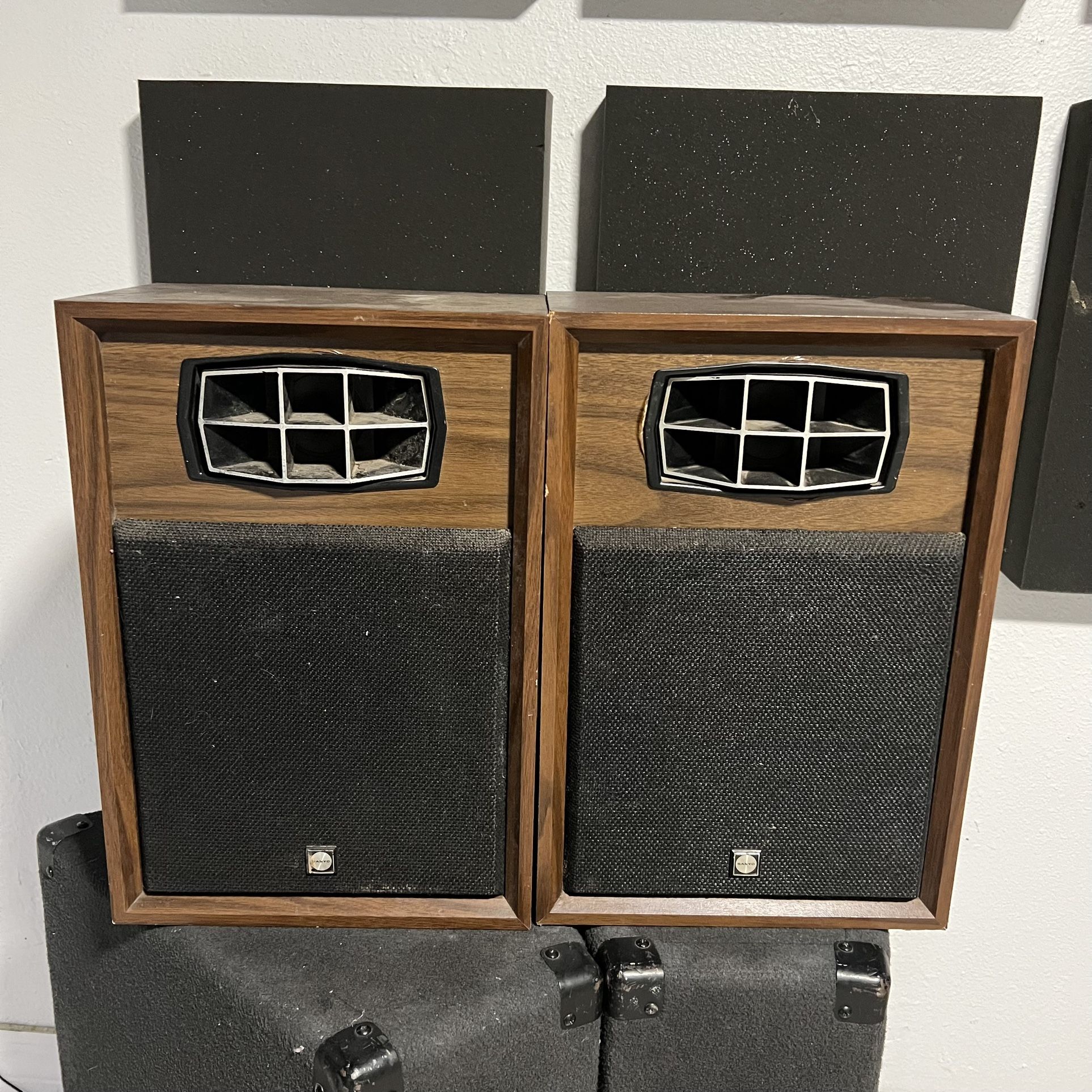 Sanyo Bookshelf Speakers