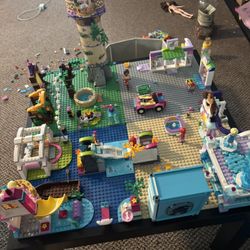 Various Princess Lego Sets With Lego Table