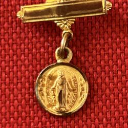 10  KT Religious ( Catholic ) Pin 