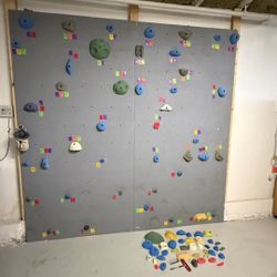 Indoor Climbing Wall / Bouldering Wall with Holds