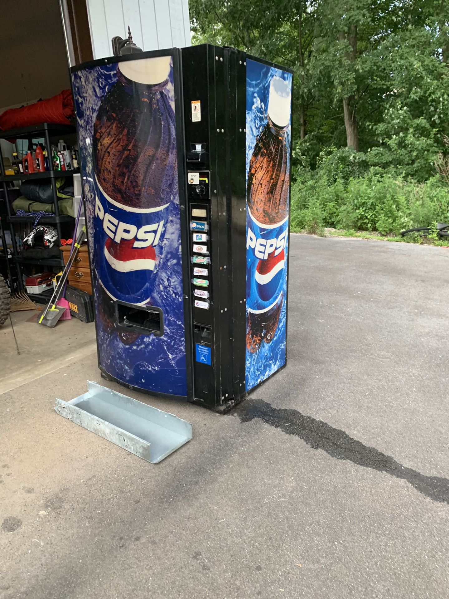 vending machine. dixie narco. For parts
