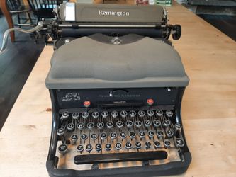 1930s antique Remington typewriter