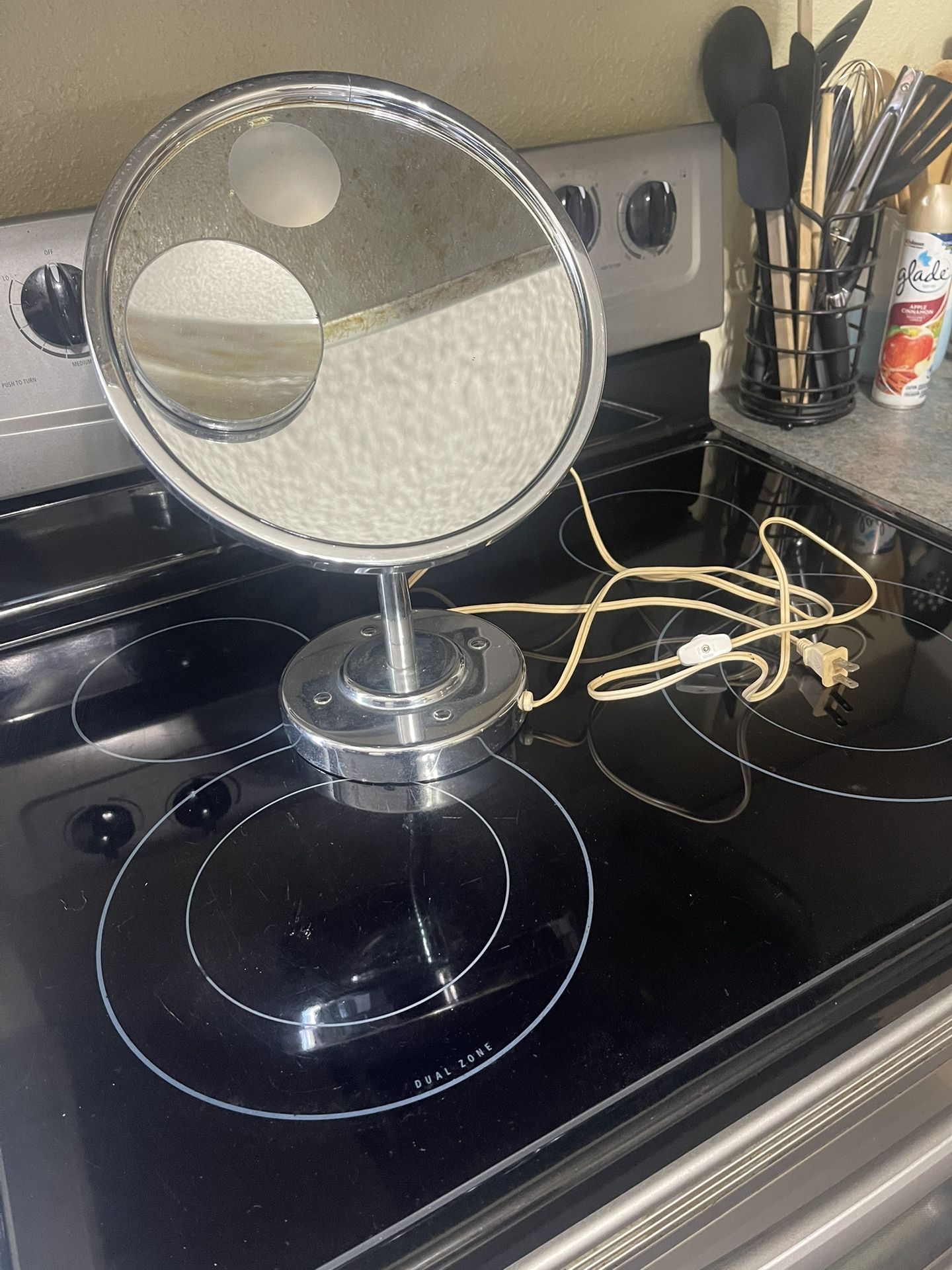 Antique Lighted Vanity Mirror Works Perfect
