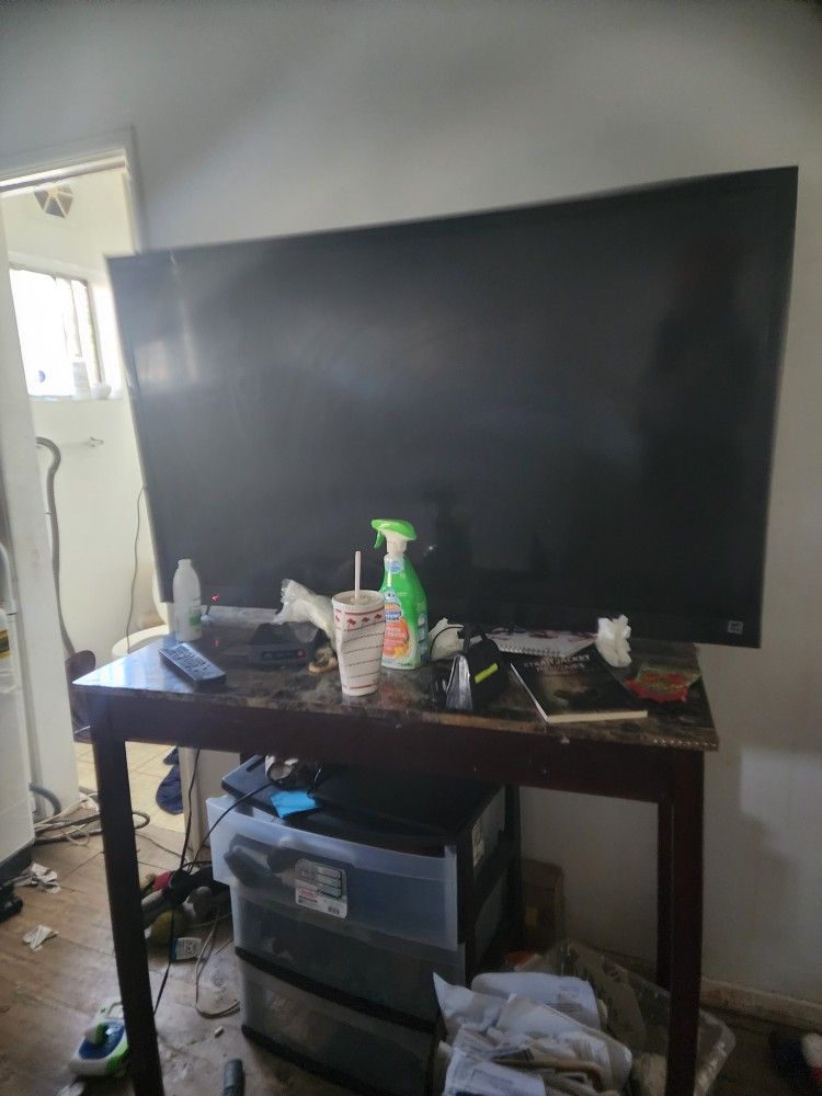 Used Sony TV Some Smart Applications No Remote Might Find It By The Time You Arrive Though
