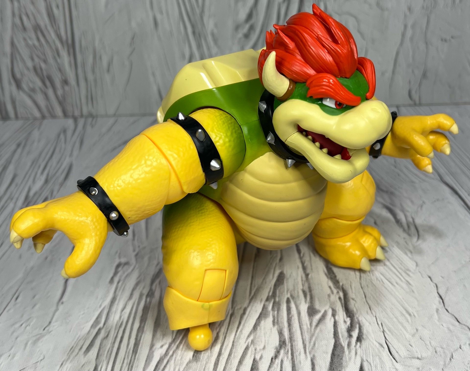 Super Mario Bros Movie Fire Breathing Big Bad Bowser 8" Action Figure Miss Foot