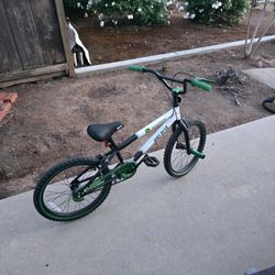 NEW John Deere Kids Bicycle – Pegs & Sprocket Guard