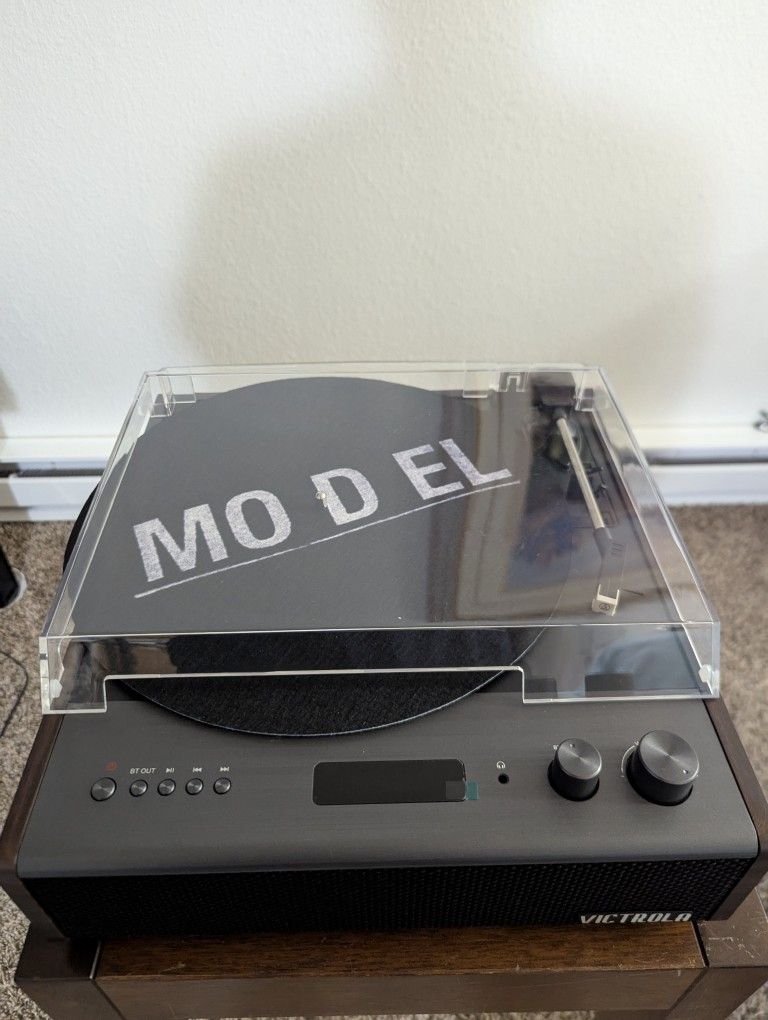🎶 Victrola Eastwood Signature Bluetooth – Vintage & Functional, Everything Included! 🎶
