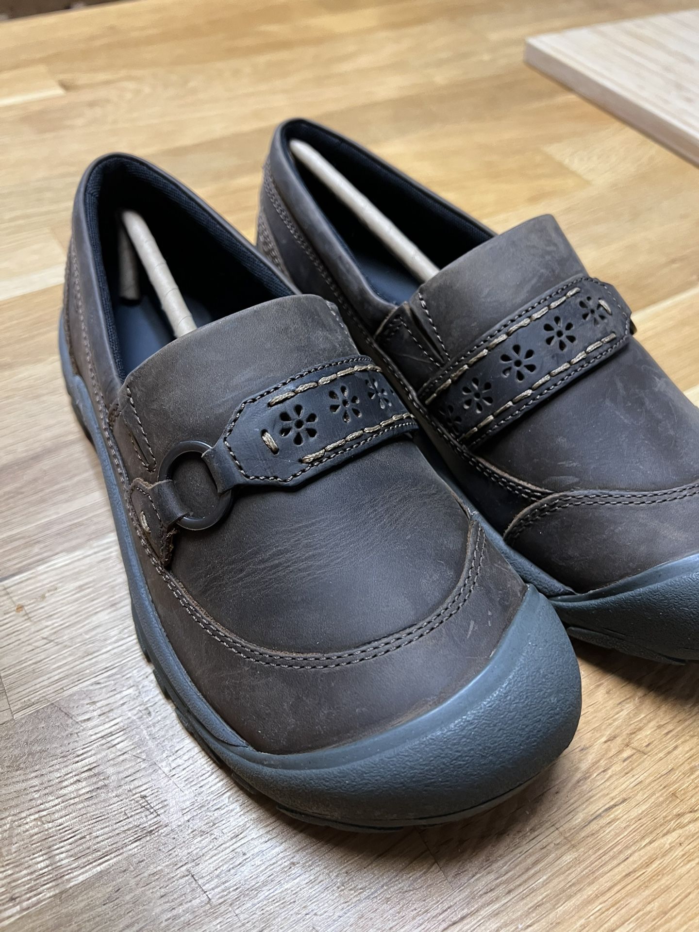 Womens US 8 Keen Slip Ons