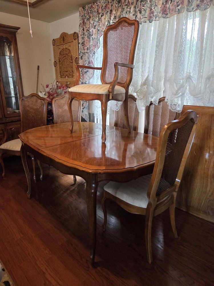 Thomasville Kitchen Table