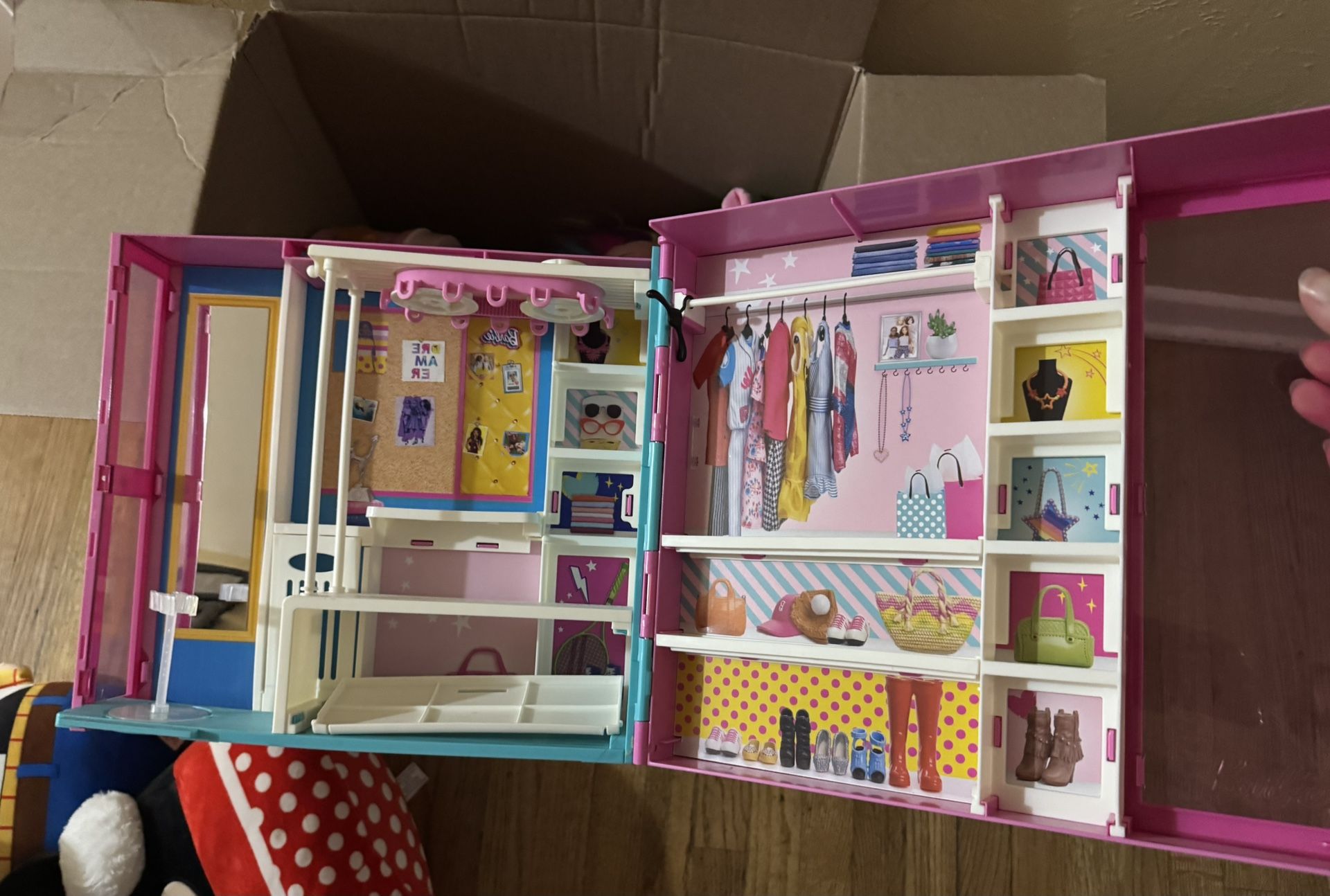 Barbie Closet 