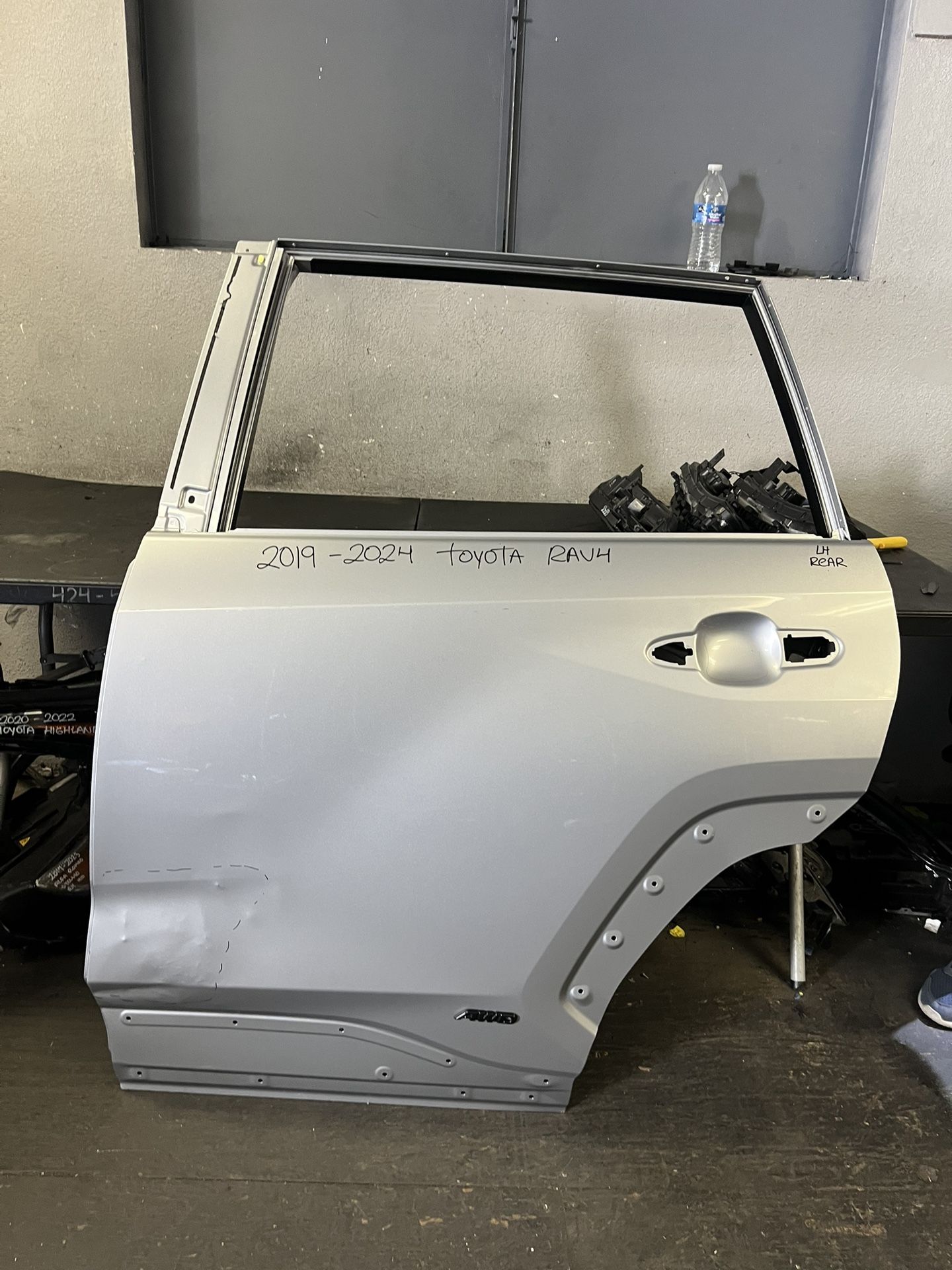 2019-2020-2021-2022-2023-2024 TOYOTA RAV4 LEFT REAR DOOR OEM USED