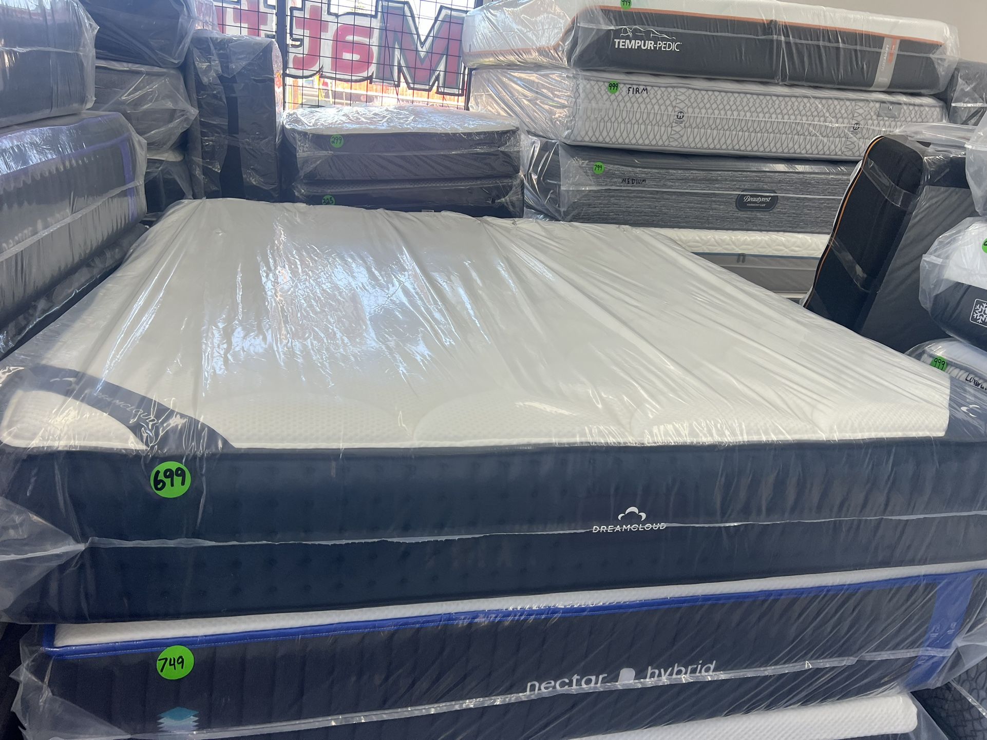 KING SIZE DREAMCLOUD MATTRESS & BOX SPRINGS BED SET