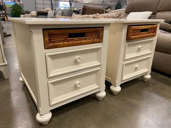 BROYHILL Coastal Style White Wooden Side Tables with Baskets (Set of 2)