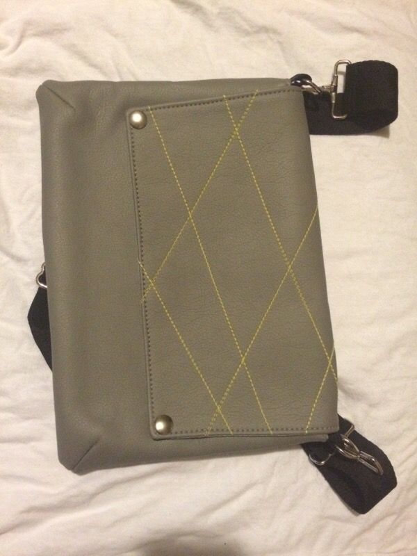 Queen bee creations shoulder bag