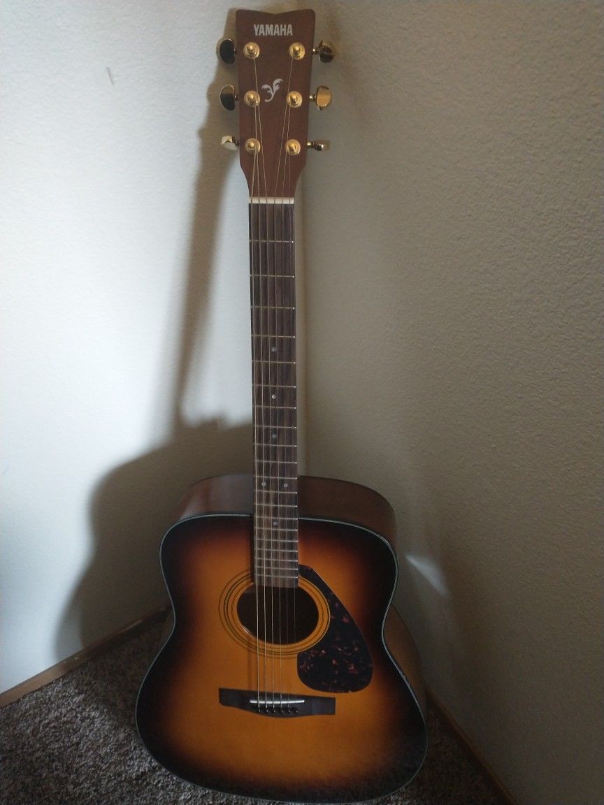 Yamaha Acoustic Guitar