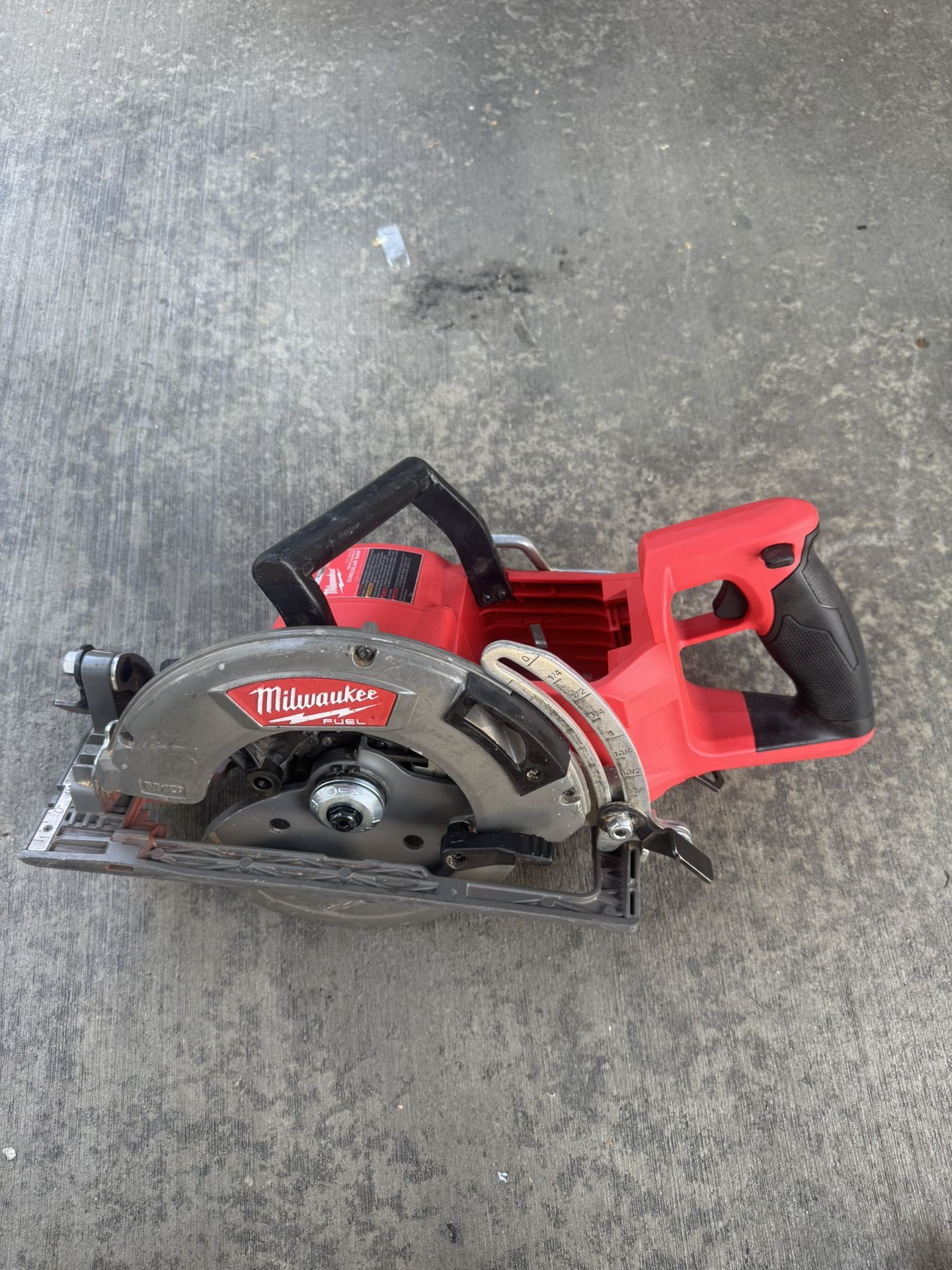 Skillsaw Fuel 7 1/4 Milwaukee M18 (firm price)