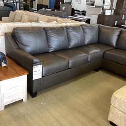 Valderno 2pc Sectional with Chaise