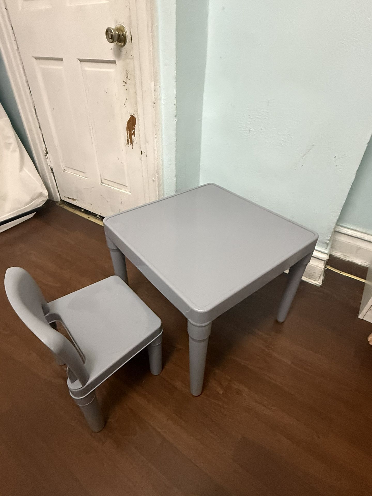 New Plastic Kids Table & Chair