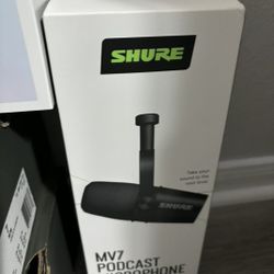 ((NEW IN THE BOX )) Shure Mv7 USB Podcast Microphone 