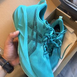 ASICS Novablast 5 Size 11