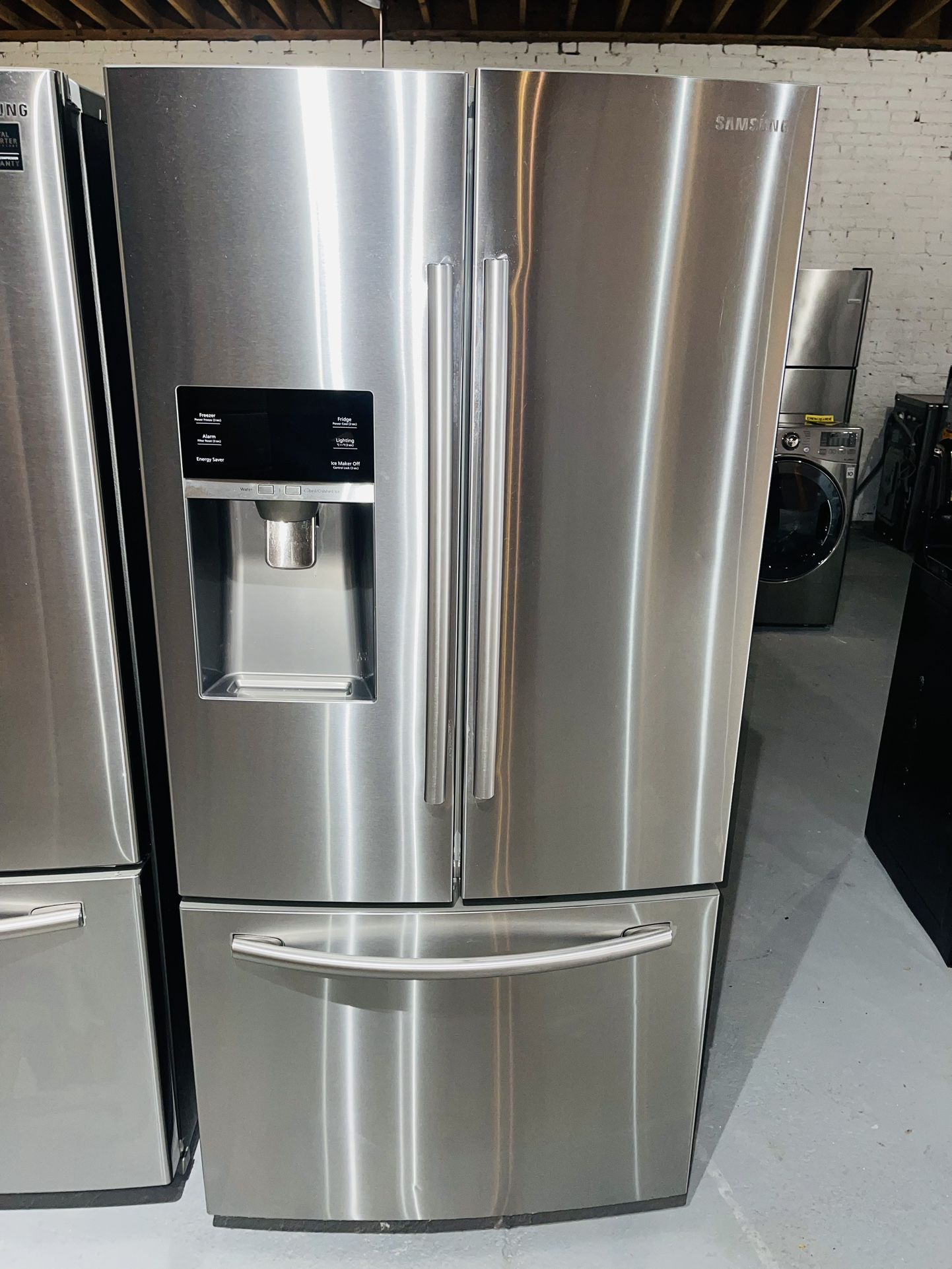 Samsung stainless steel refrigerator 33X69X29 in very perfect condition, provided a receipt for 60 days warranty