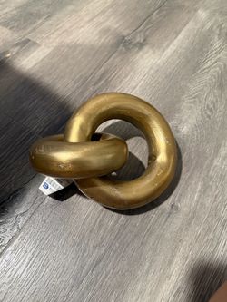 Gold chain decor piece