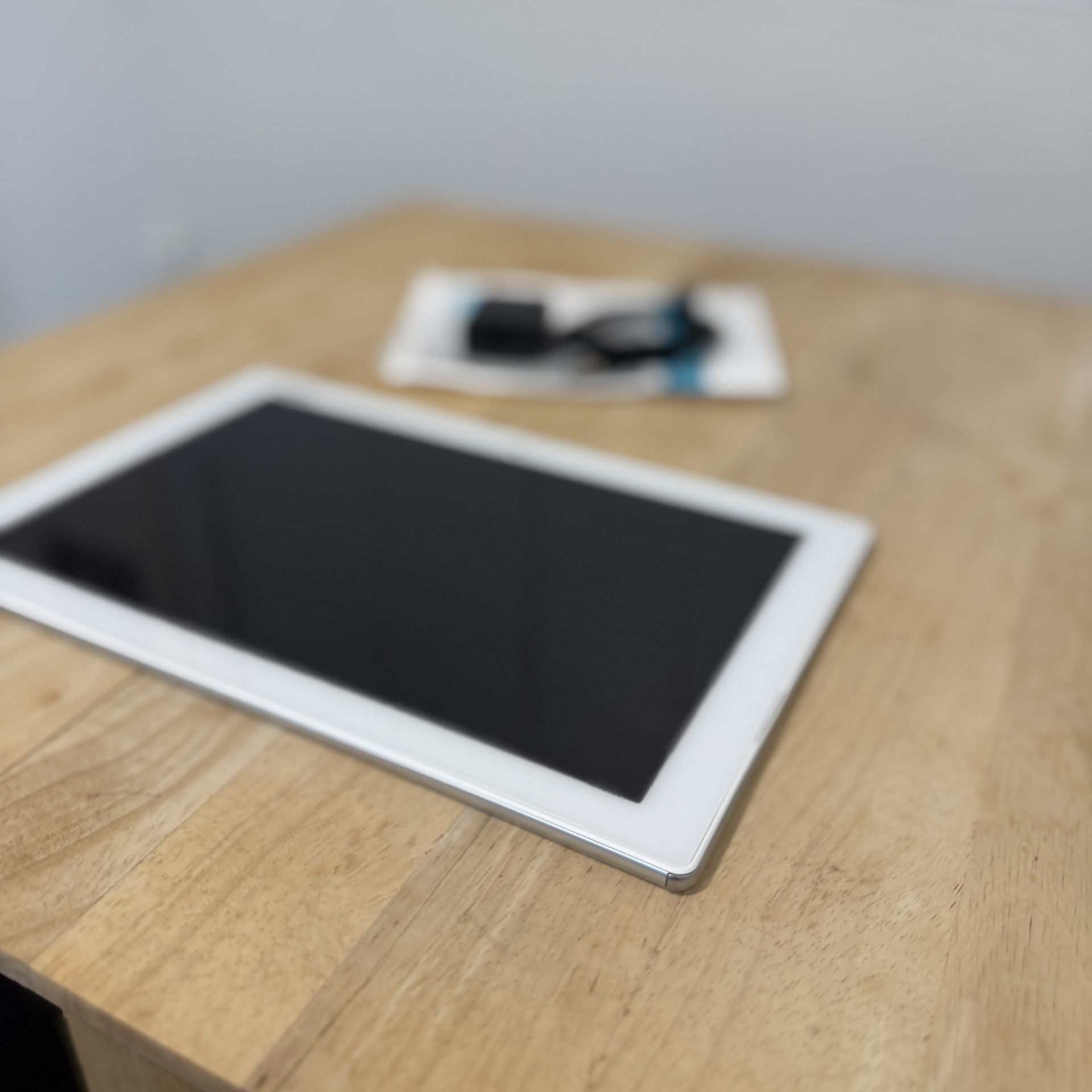 *Mint Grade A Sony Tablet Xperia Z4 Tablet