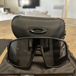 Oakley Sutro, Black & Silver, Comes with glasses case, glasses bag, and lens cleaning cloth