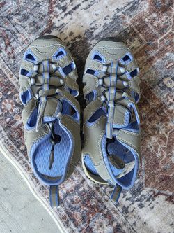 River Shoes Like New. Size 6 Women's. $6.00