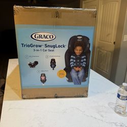 Car Seat NEW.  Graco TrioGrow SnugLuck 3-in-1 Car Seat