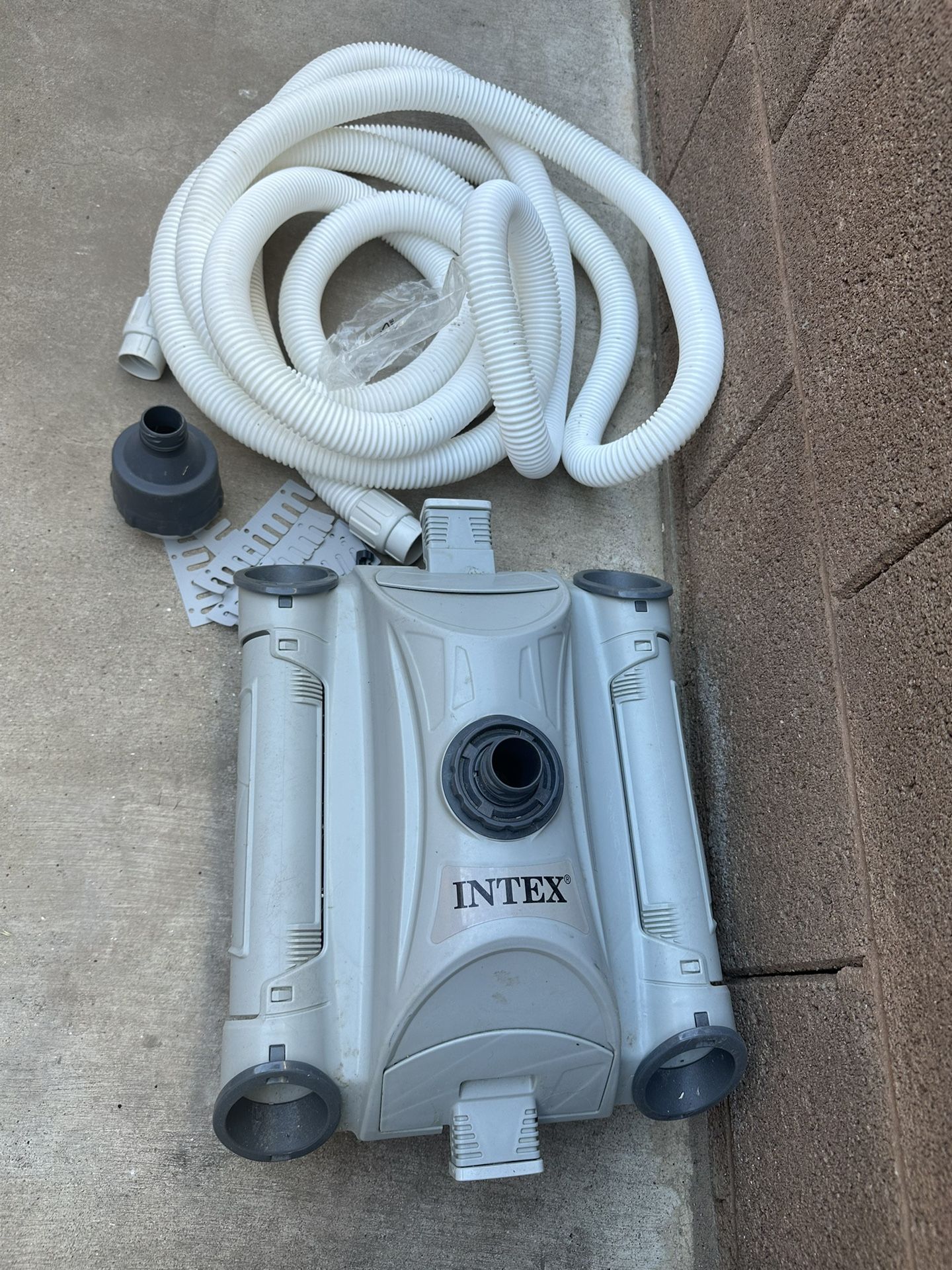 Intex 28001E Above Ground Pool Automatic Pool Cleaner Pressure Side Vacuum Cleaner with 24 Foot 7 Inch Hose for Intex Pools Only w/a 1.5 Inch Fitting