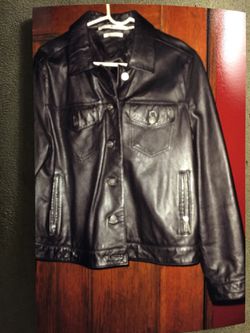 XL women’s Tommy Hilfiger leather jacket