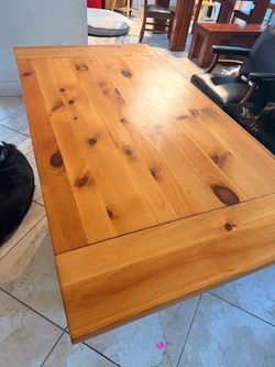 Solid wood expandable table