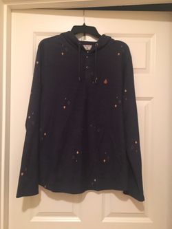 Like New size medium men’s dark blue sweatshirt w/hood. Smoke free home.